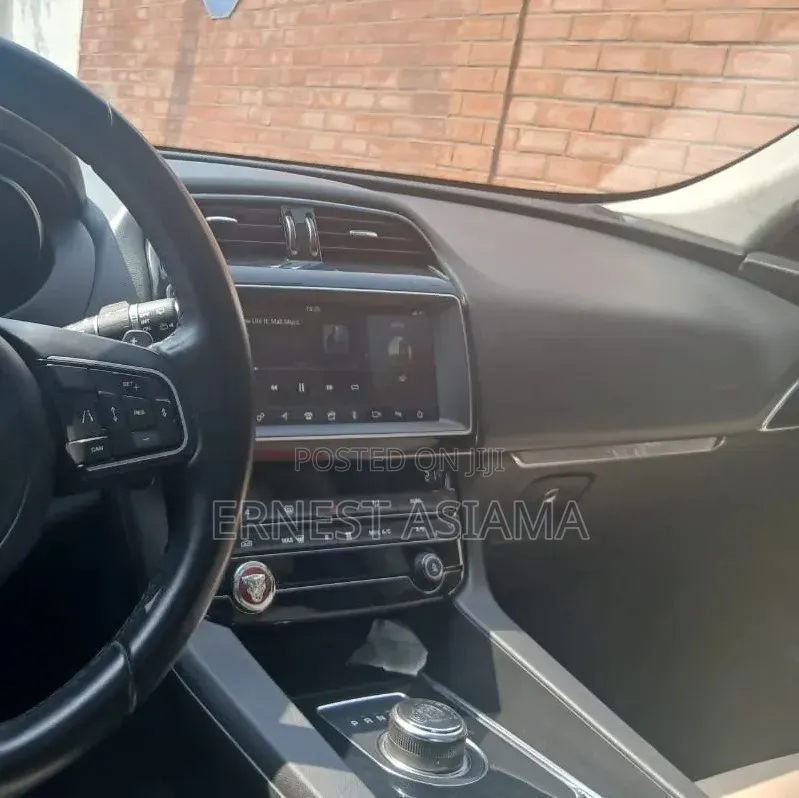 Jaguar F-Pace 25t AWD 2020 White