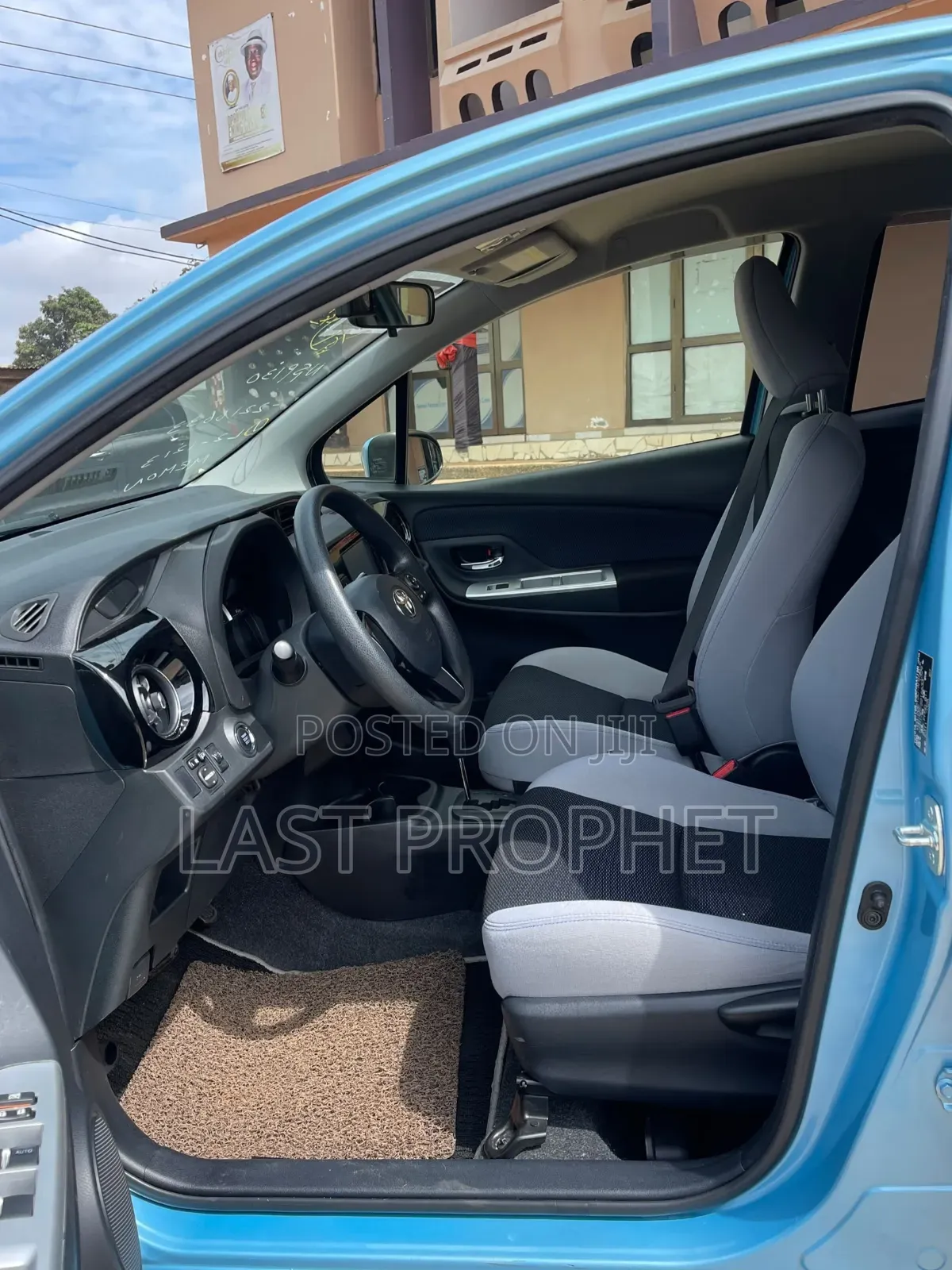 Toyota Vitz 1.3 FWD 5dr 2015 Blue