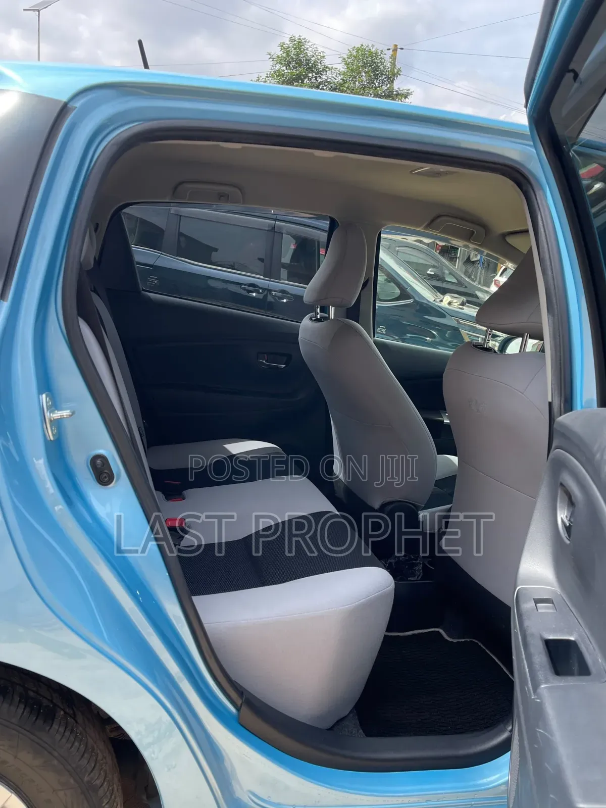 Toyota Vitz 1.3 FWD 5dr 2015 Blue