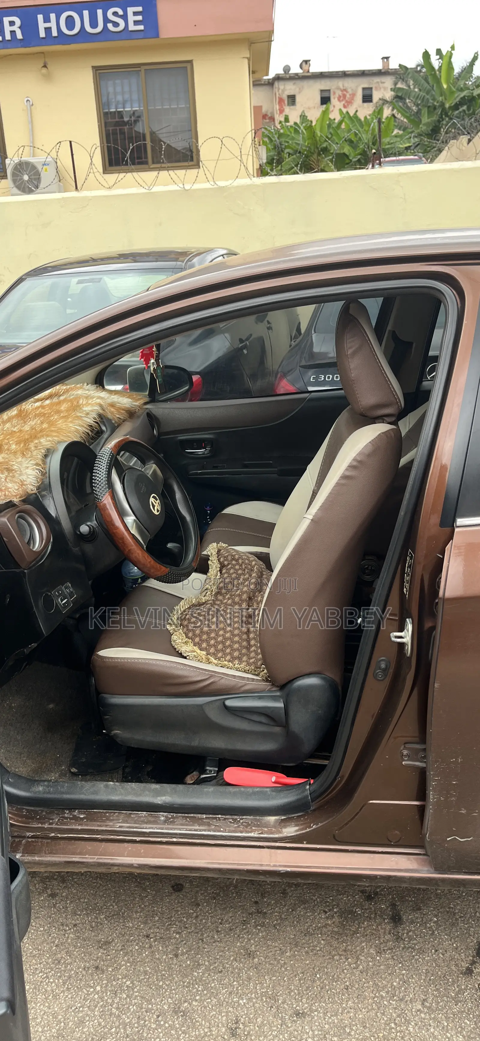 Toyota Vitz 1.3 AWD 3dr 2012 Brown