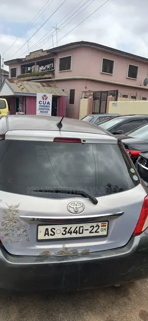 Toyota Vitz 1.3 AWD 3dr 2012 Brown