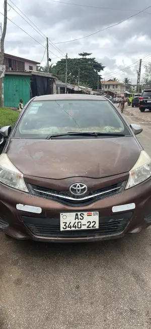 Toyota Vitz 1.3 AWD 3dr 2012 Brown