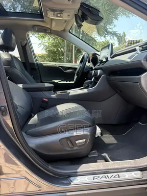 Toyota RAV4 2024 Silver