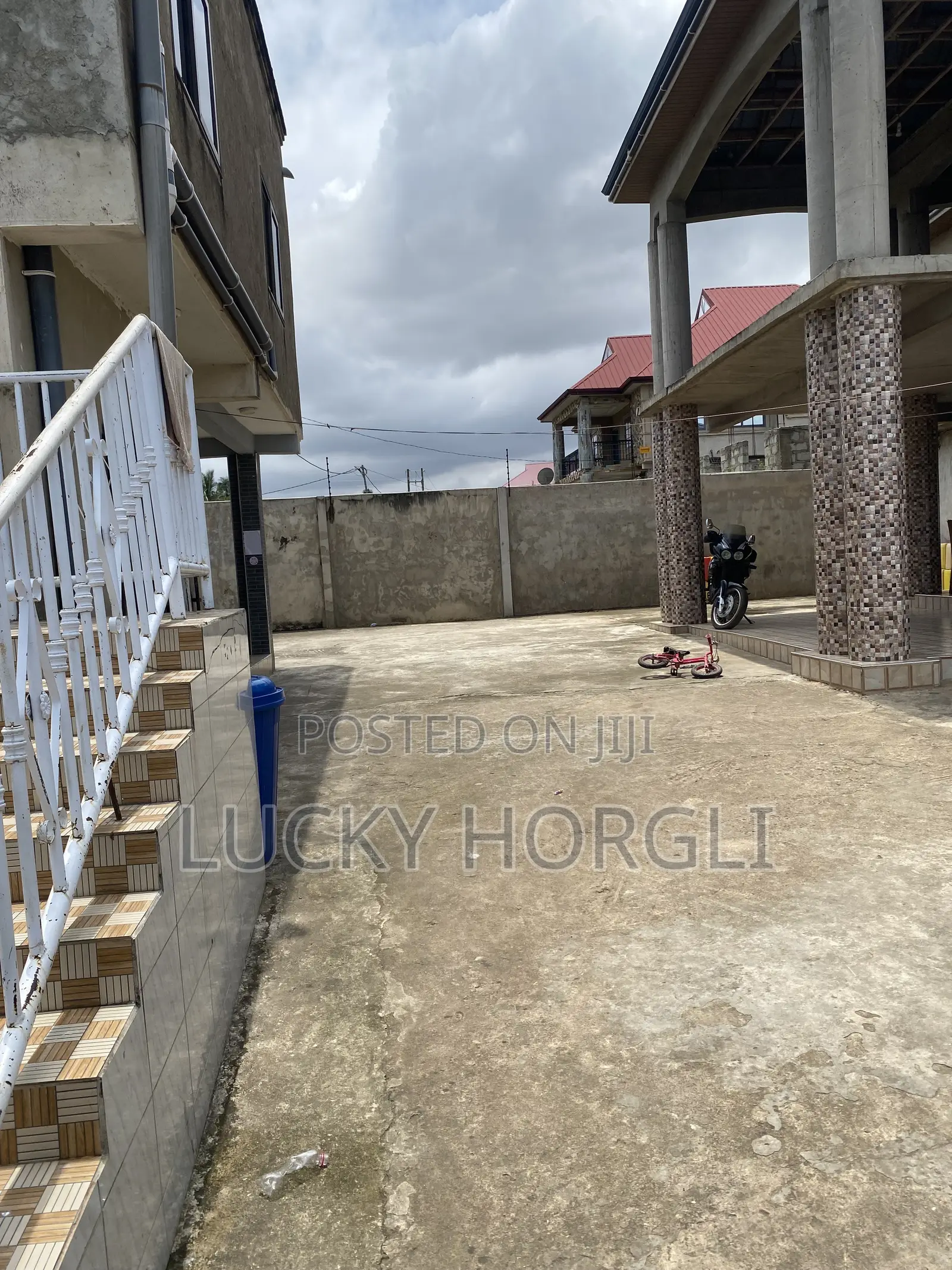 8bdrm House in Amasaman for sale