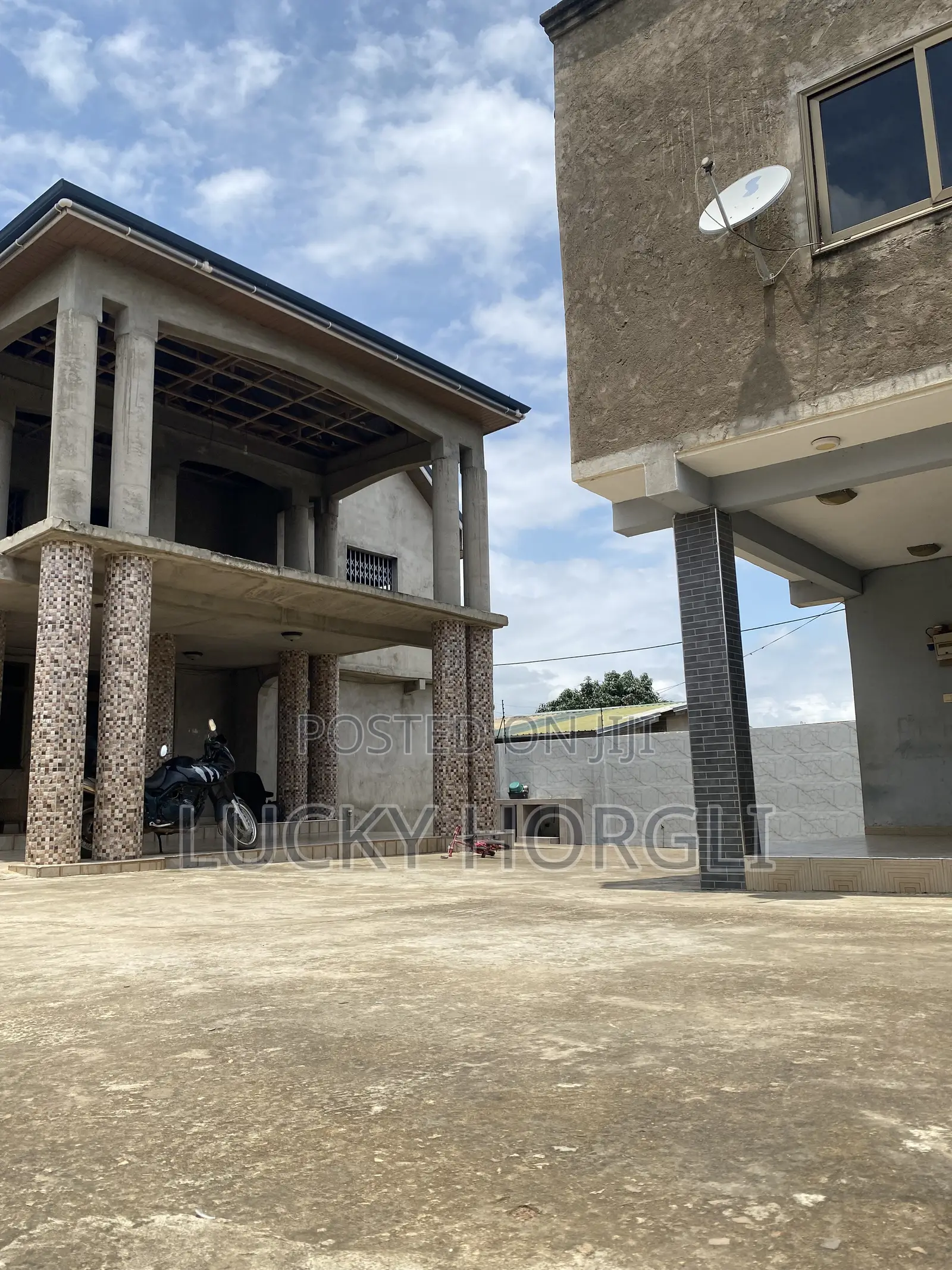 8bdrm House in Amasaman for sale
