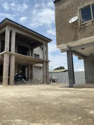 8bdrm House in Amasaman for sale