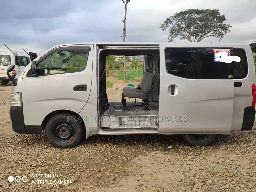 Nissan Caravan (Urvan) 2016 Silver