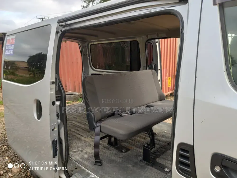 Nissan Caravan (Urvan) 2016 Silver