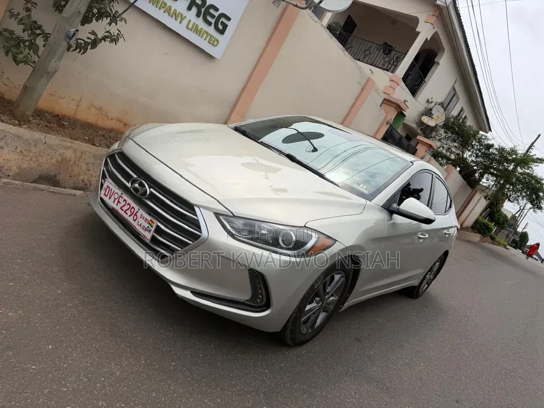 Hyundai Elantra 2017 Gold
