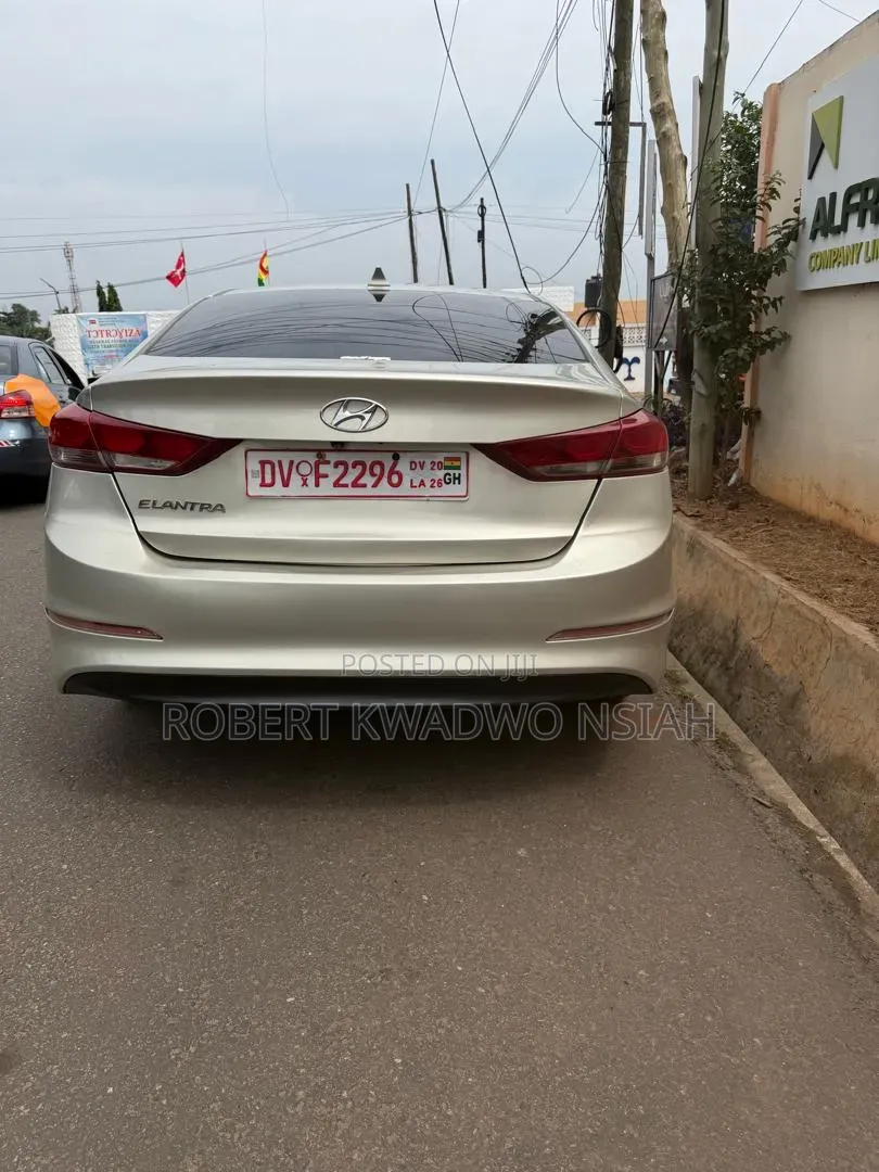 Hyundai Elantra 2017 Gold