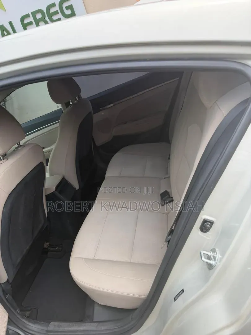 Hyundai Elantra 2017 Gold