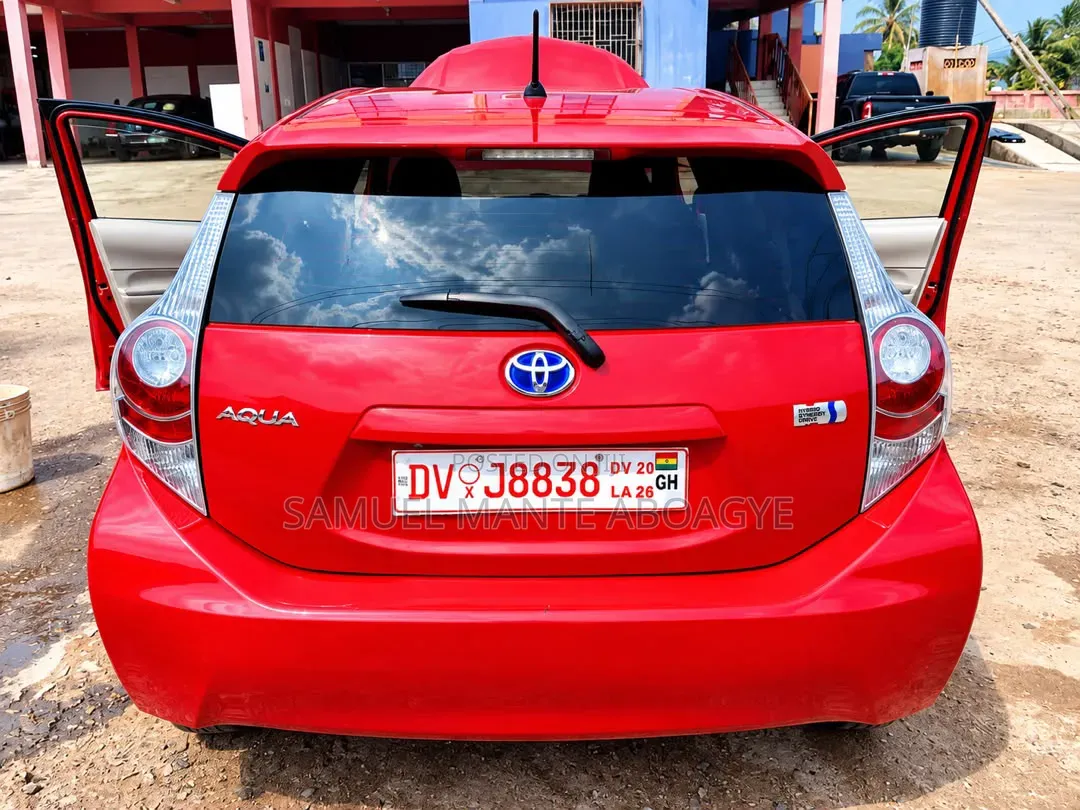 Toyota Aqua 2013 Red