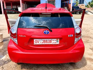 Toyota Aqua 2013 Red
