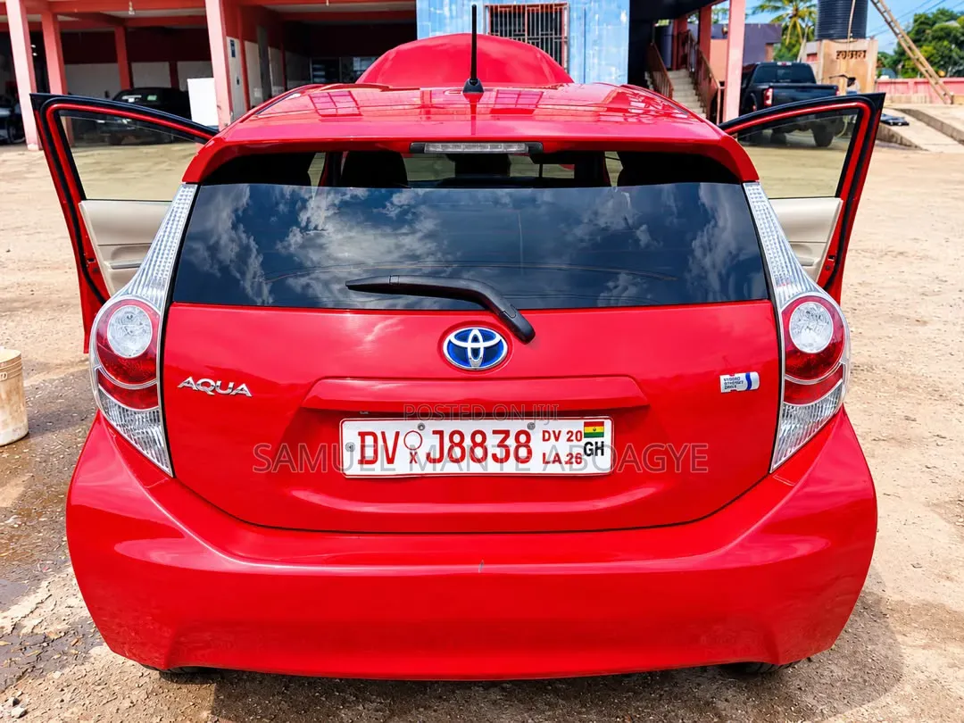 Toyota Aqua 2013 Red