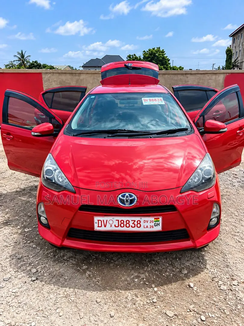 Toyota Aqua 2013 Red