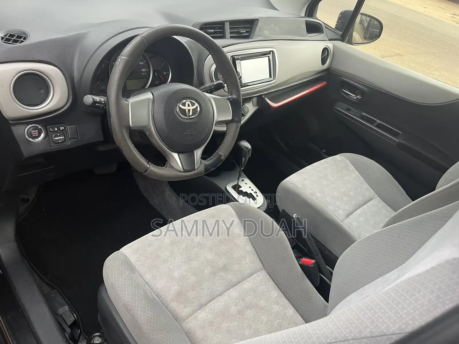 Toyota Vitz 1.3 FWD 5dr 2011 Black