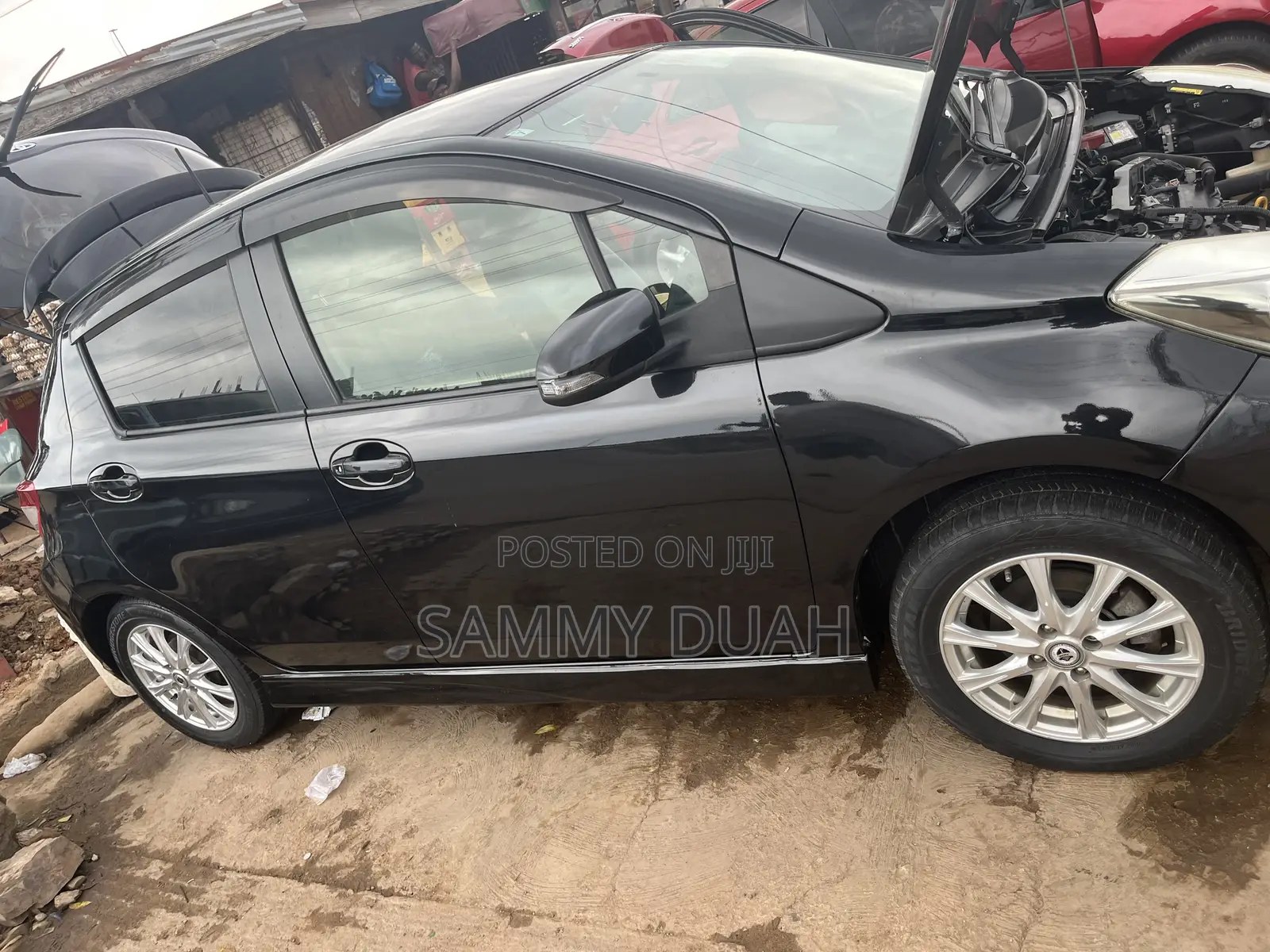 Toyota Vitz 1.3 FWD 5dr 2011 Black