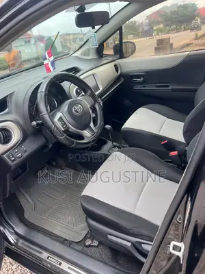 Toyota Yaris LE Hatchback 5dr 2013 Black
