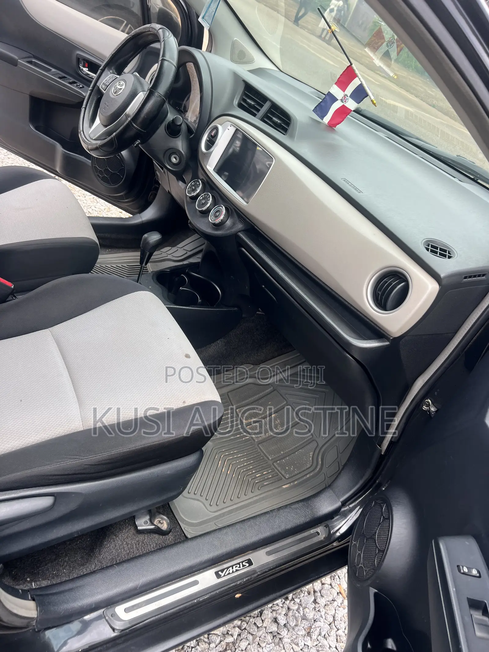 Toyota Yaris LE Hatchback 5dr 2013 Black