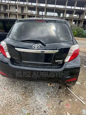 Toyota Yaris LE Hatchback 5dr 2013 Black