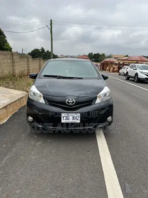 Toyota Yaris LE Hatchback 5dr 2013 Black