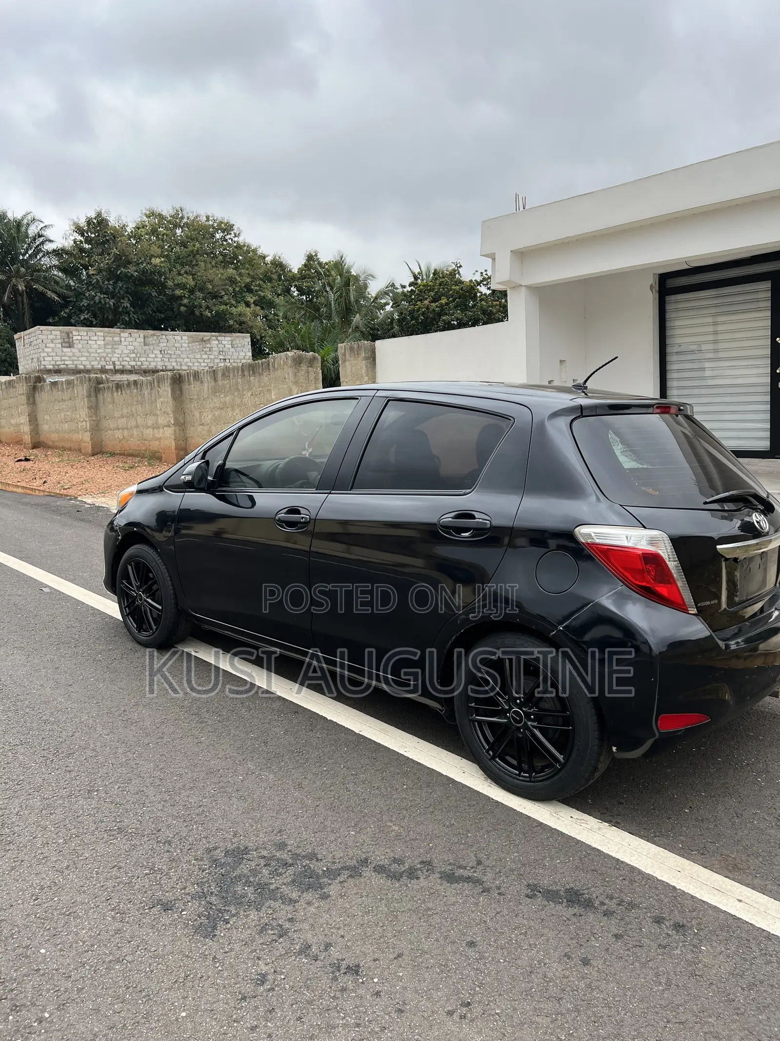 Toyota Yaris LE Hatchback 5dr 2013 Black