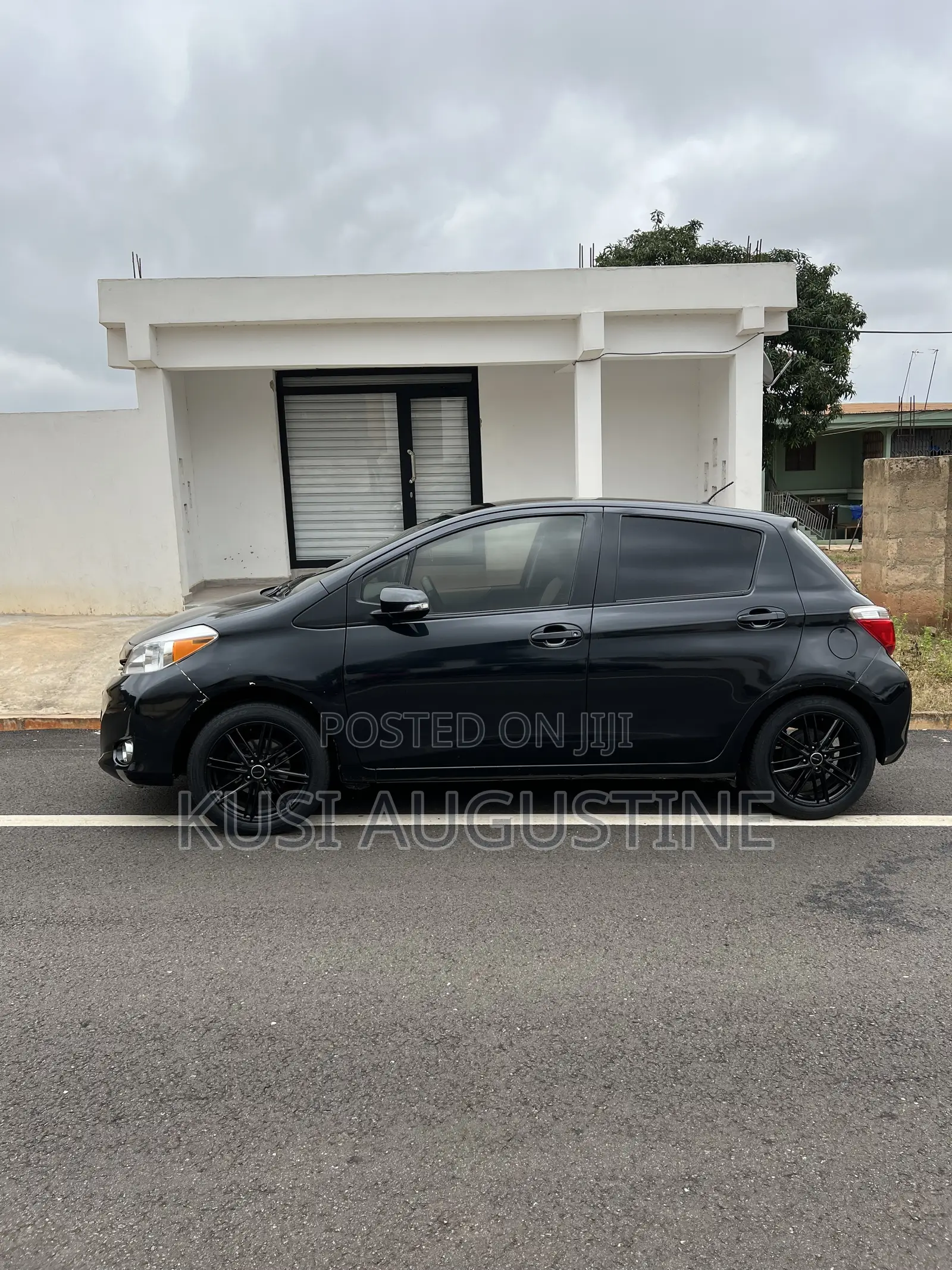 Toyota Yaris LE Hatchback 5dr 2013 Black