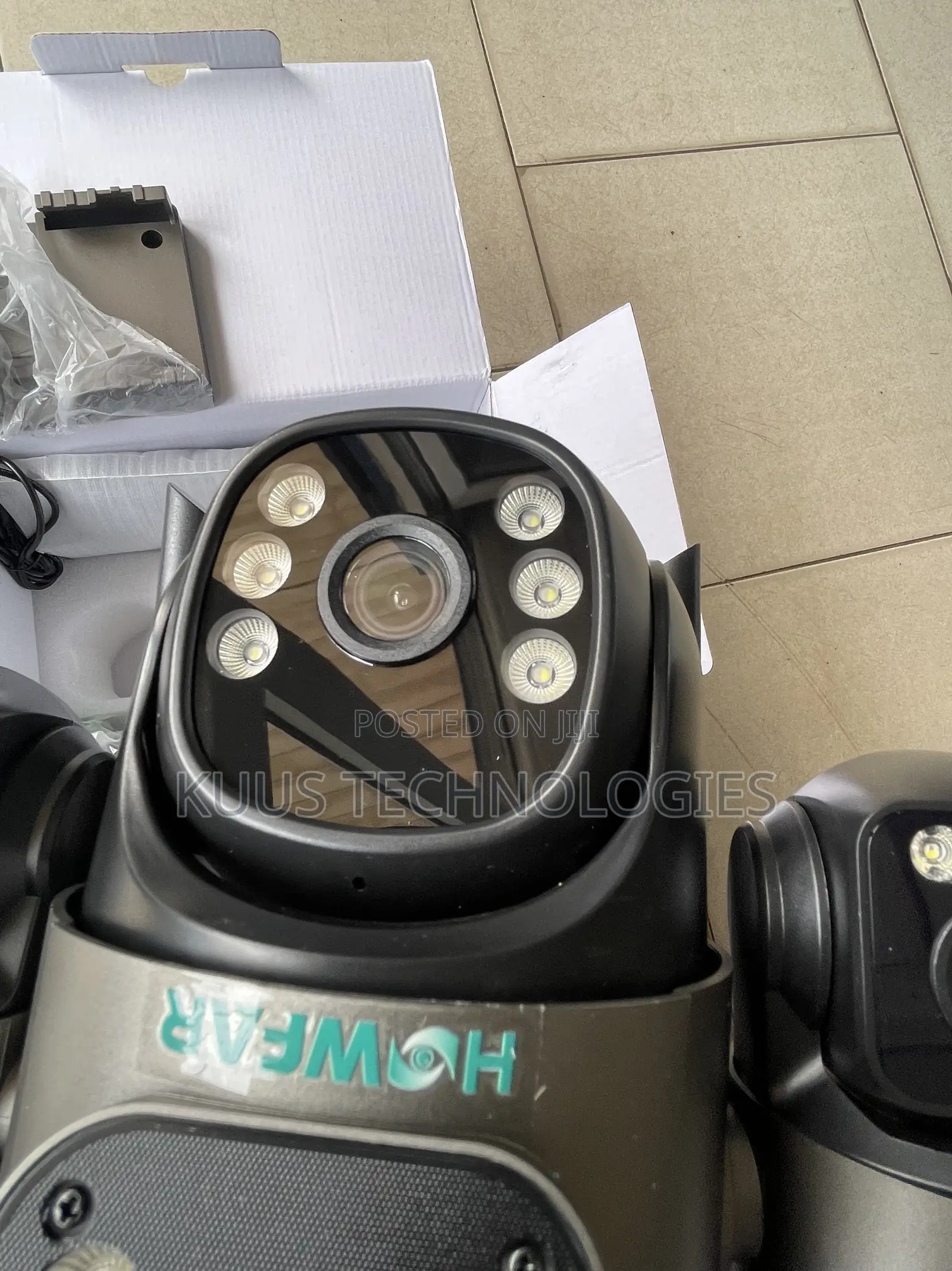 How Far 4Lens Outoor Solar Smart Camera -