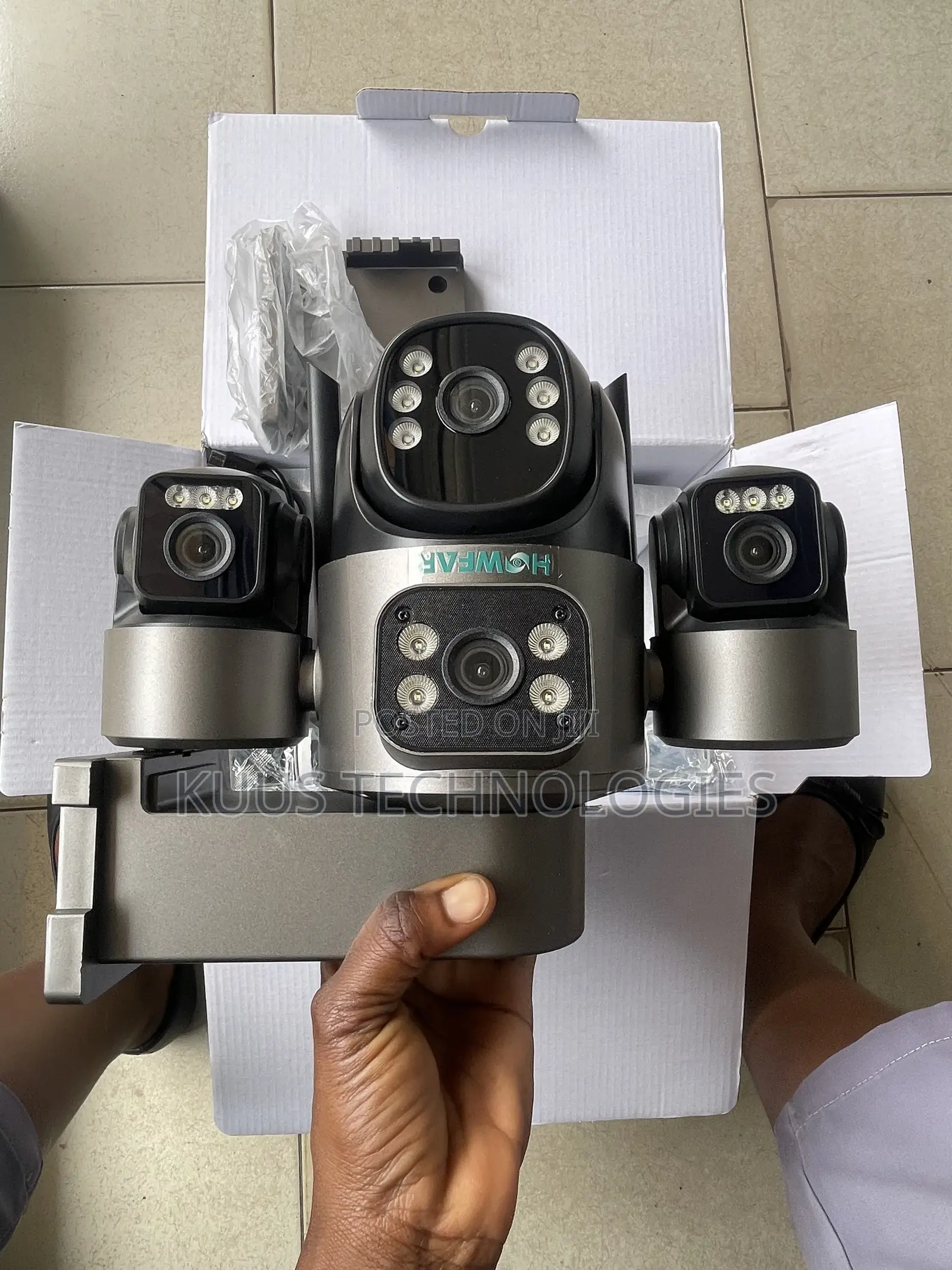 How Far 4Lens Outoor Solar Smart Camera -
