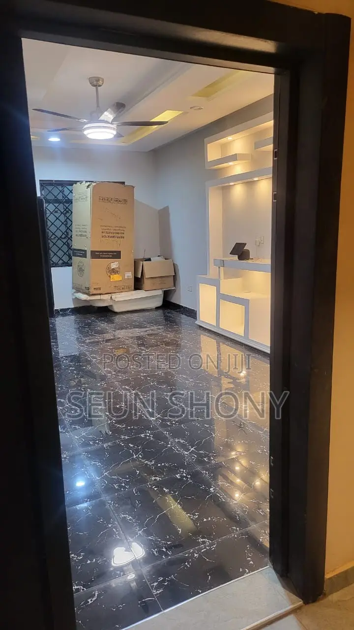 2bdrm Apartment in Lakeside Estate, Ashaley Botwe for rent