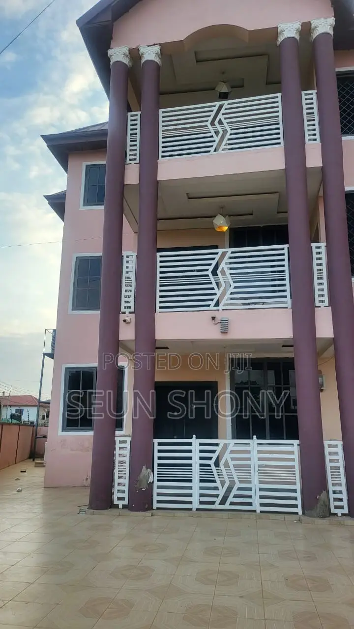 2bdrm Apartment in Lakeside Estate, Ashaley Botwe for rent