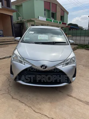 Toyota Vitz 1.3 FWD 5dr 2017 Silver