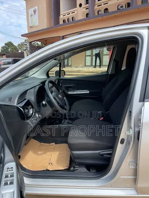 Toyota Vitz 1.3 FWD 5dr 2017 Silver