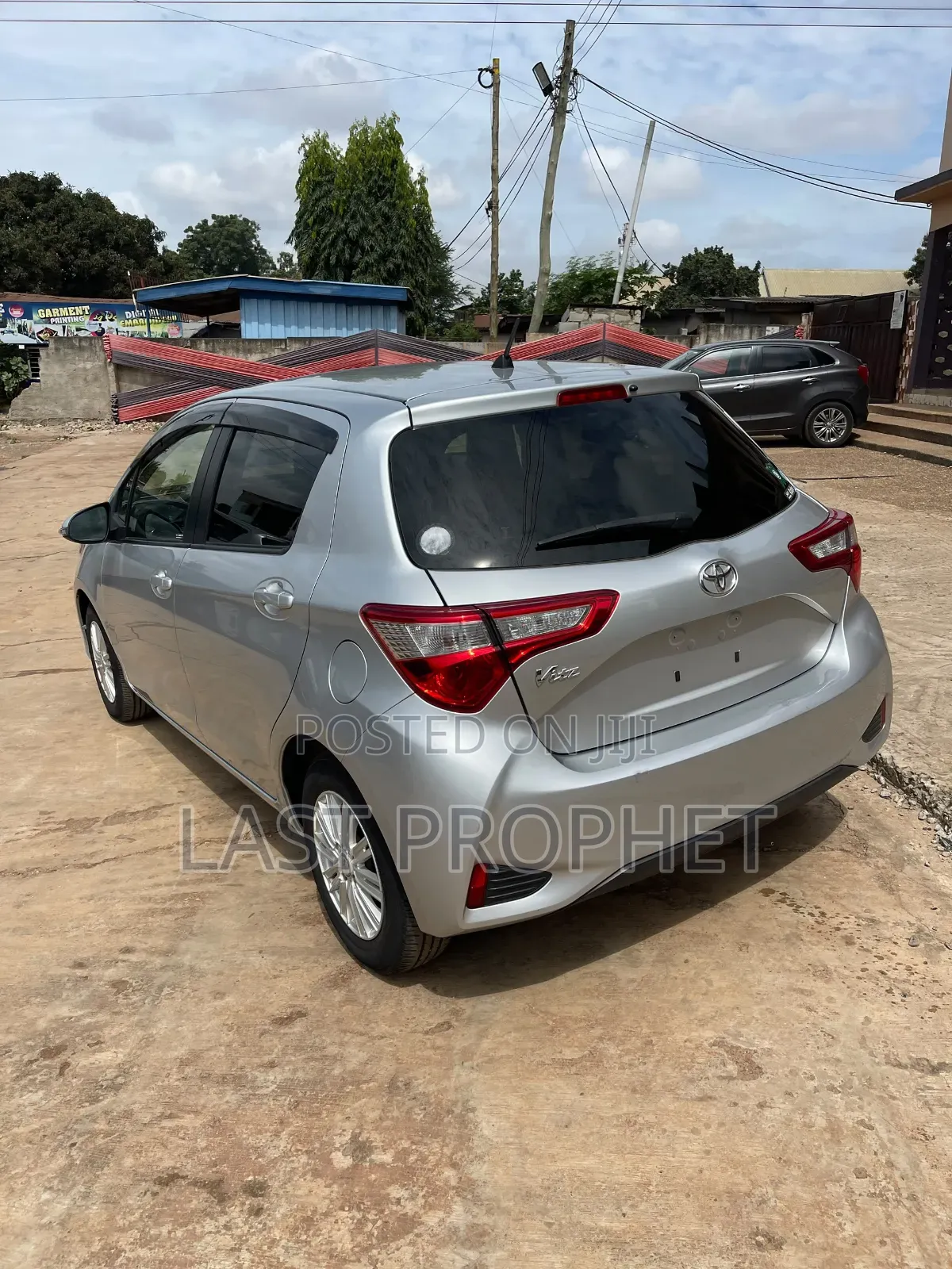 Toyota Vitz 1.3 FWD 5dr 2017 Silver