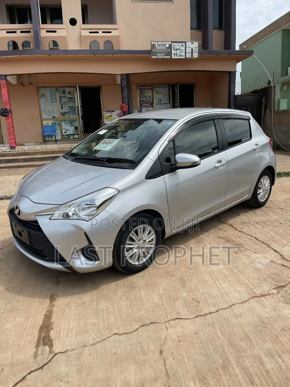 Toyota Vitz 1.3 FWD 5dr 2017 Silver