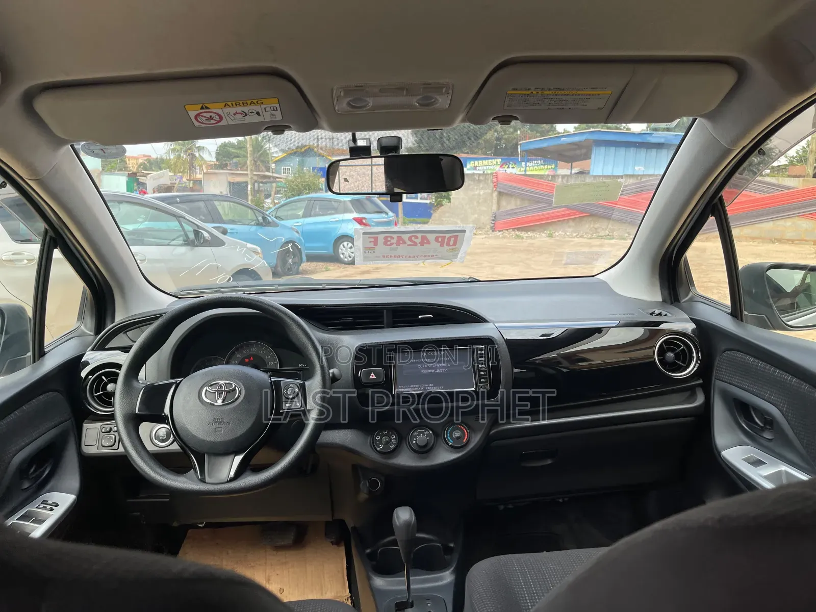 Toyota Vitz 1.3 FWD 5dr 2017 Silver