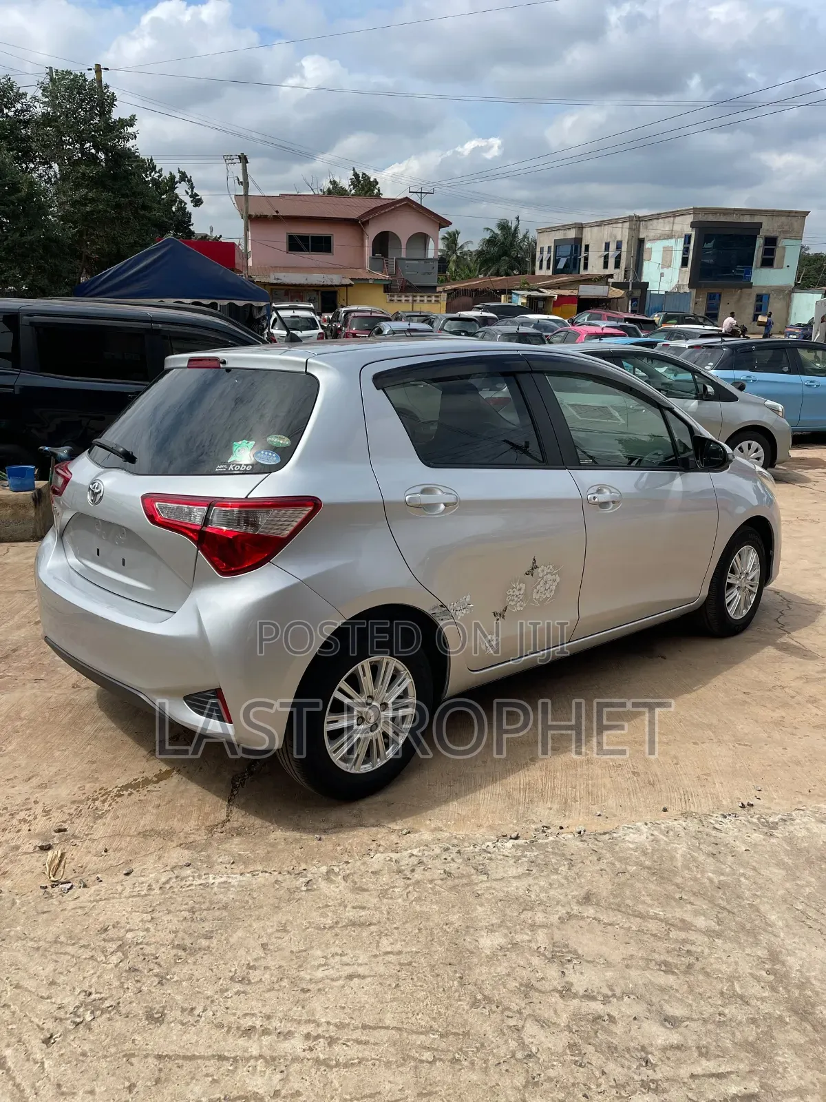 Toyota Vitz 1.3 FWD 5dr 2017 Silver