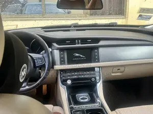 Jaguar XF 30t Premium AWD 2018 Green