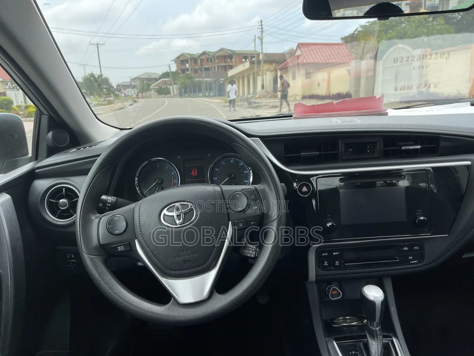 Toyota Corolla LE Eco (1.8L 4cyl 2A) 2018 Silver
