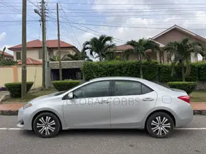 Toyota Corolla LE Eco (1.8L 4cyl 2A) 2018 Silver