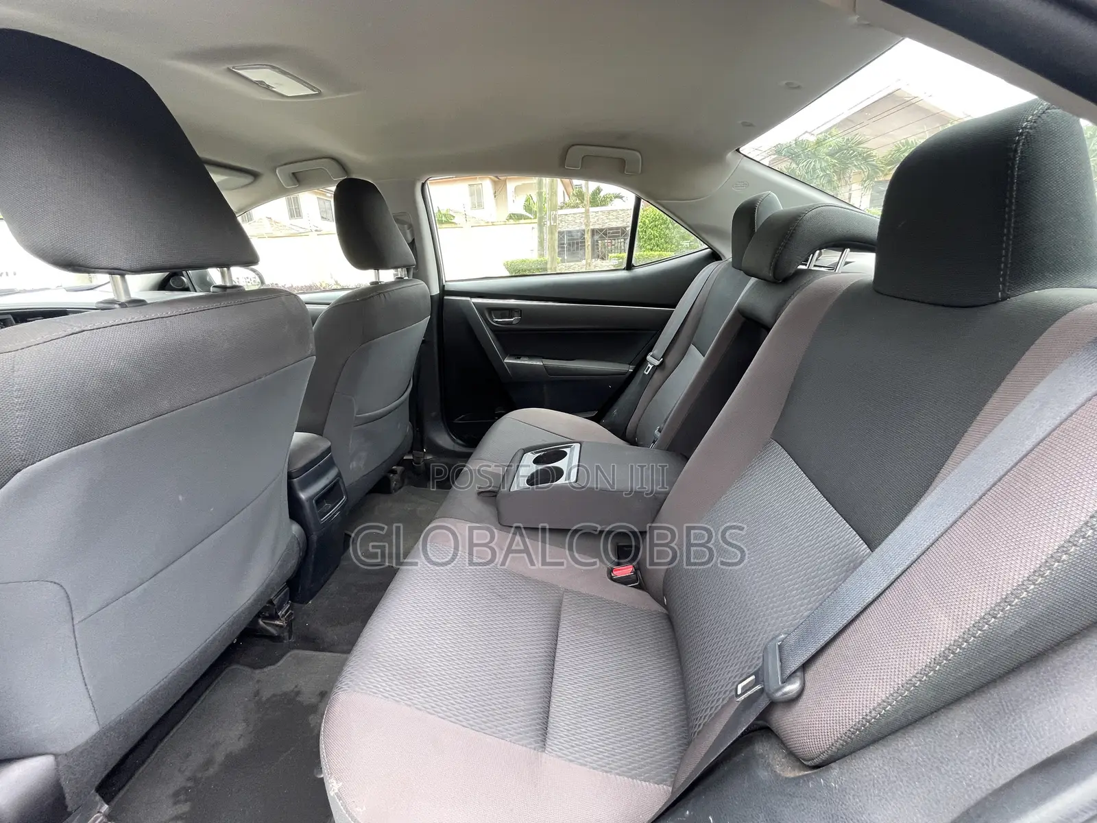 Toyota Corolla LE Eco (1.8L 4cyl 2A) 2018 Silver