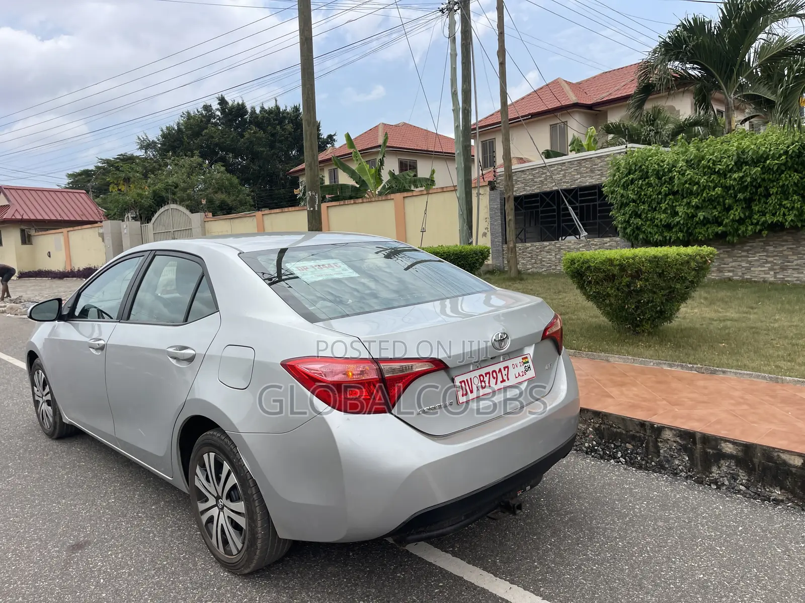 Toyota Corolla LE Eco (1.8L 4cyl 2A) 2018 Silver