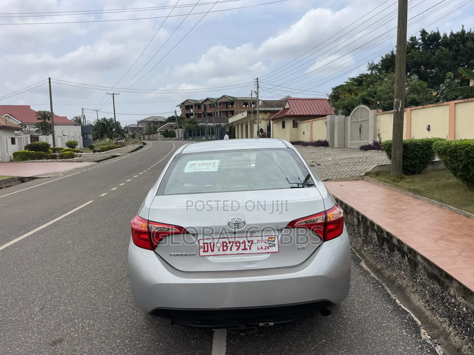 Toyota Corolla LE Eco (1.8L 4cyl 2A) 2018 Silver