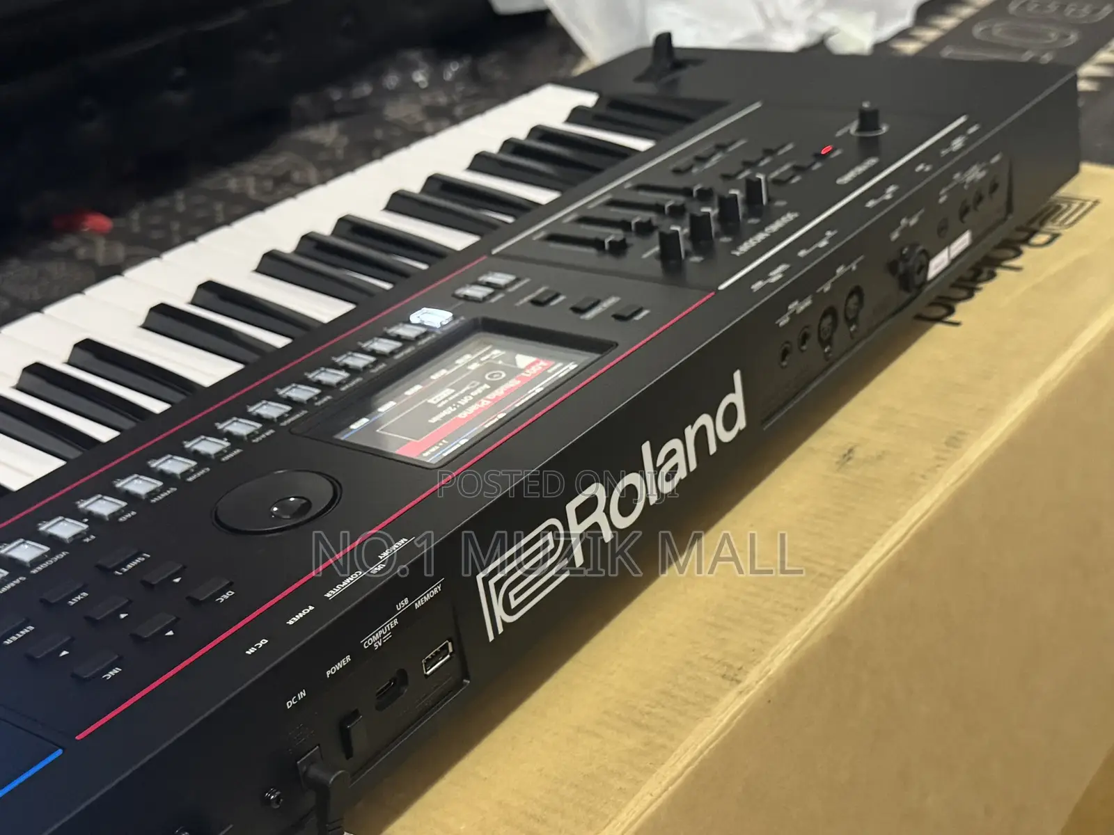 Roland Juno D6