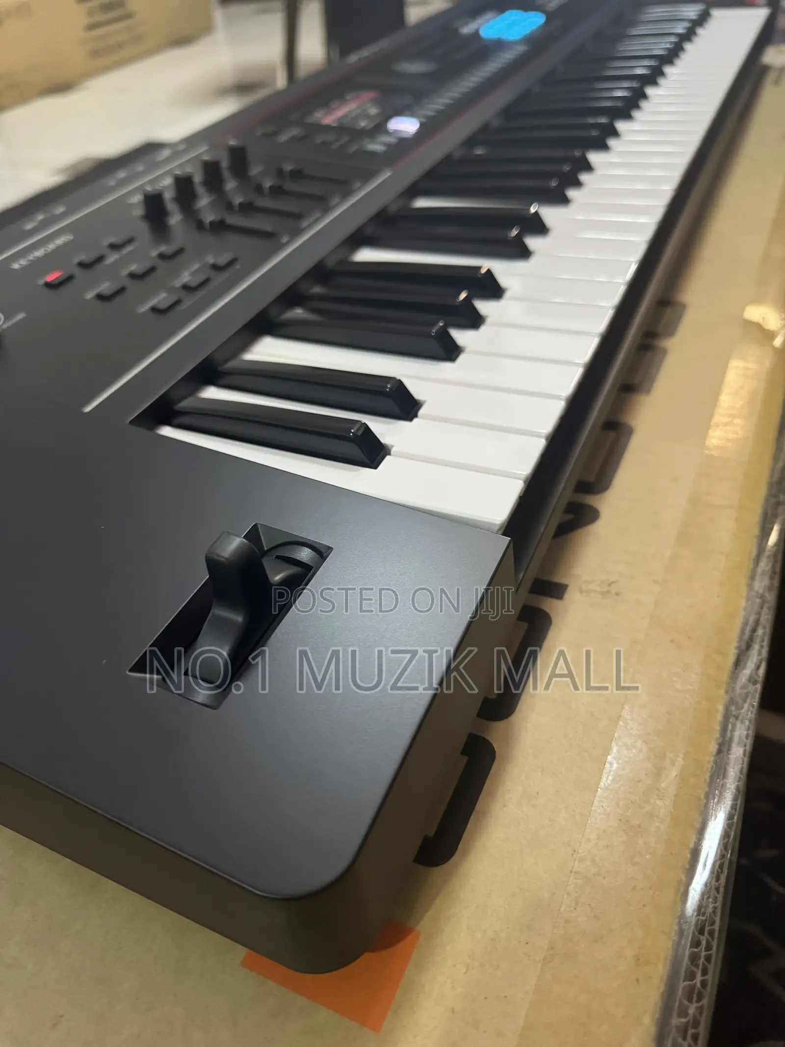 Roland Juno D6