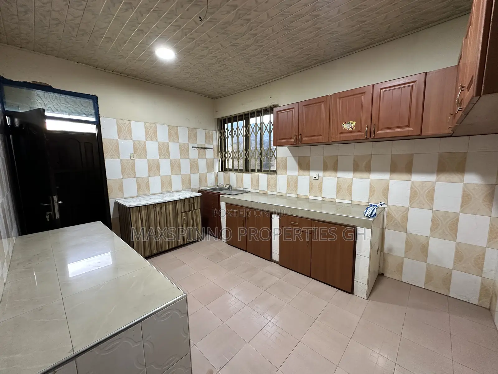 3bdrm House in Maxspinno Properties, A&C Mall Area for rent