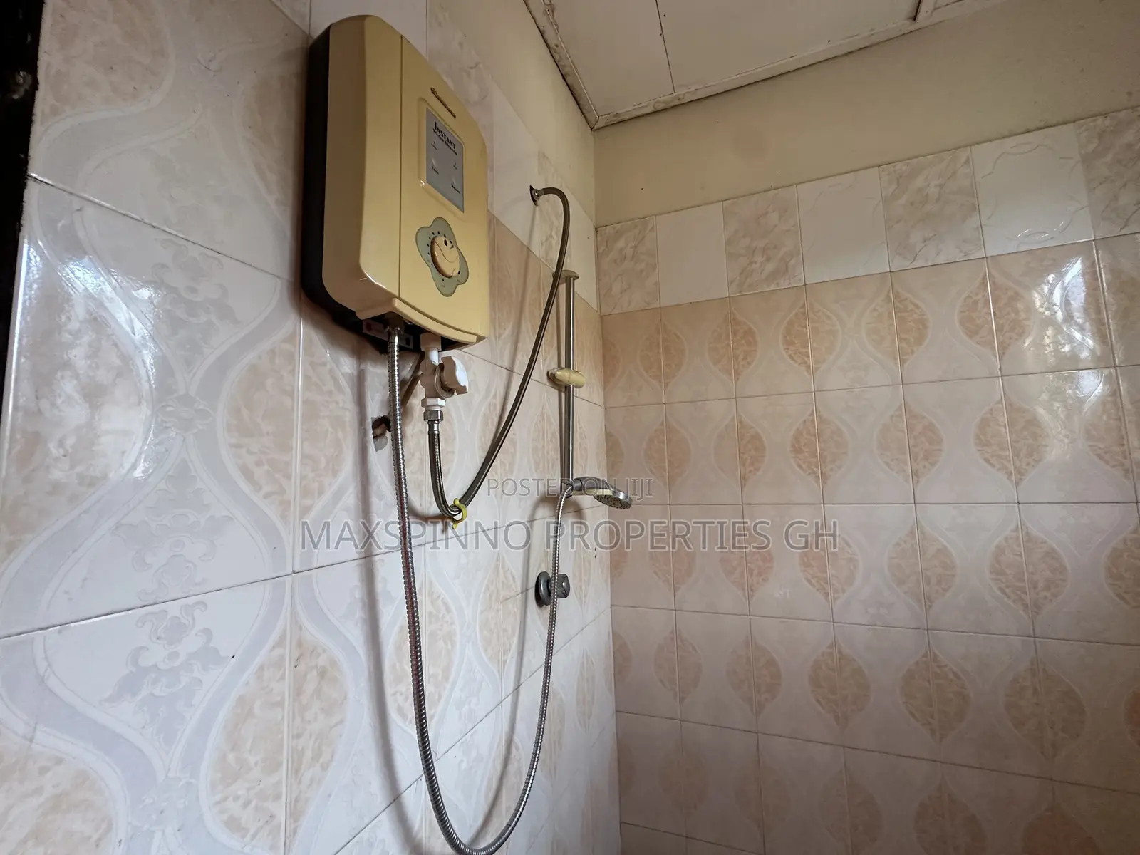 3bdrm House in Maxspinno Properties, A&C Mall Area for rent