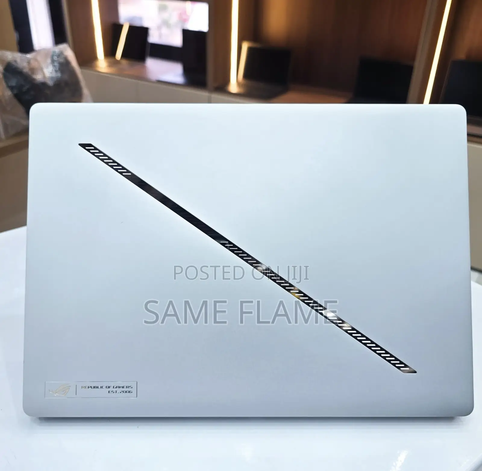 Laptop Asus ROG Zephyrus G14 16GB AMD Ryzen 9 SSD 1T
