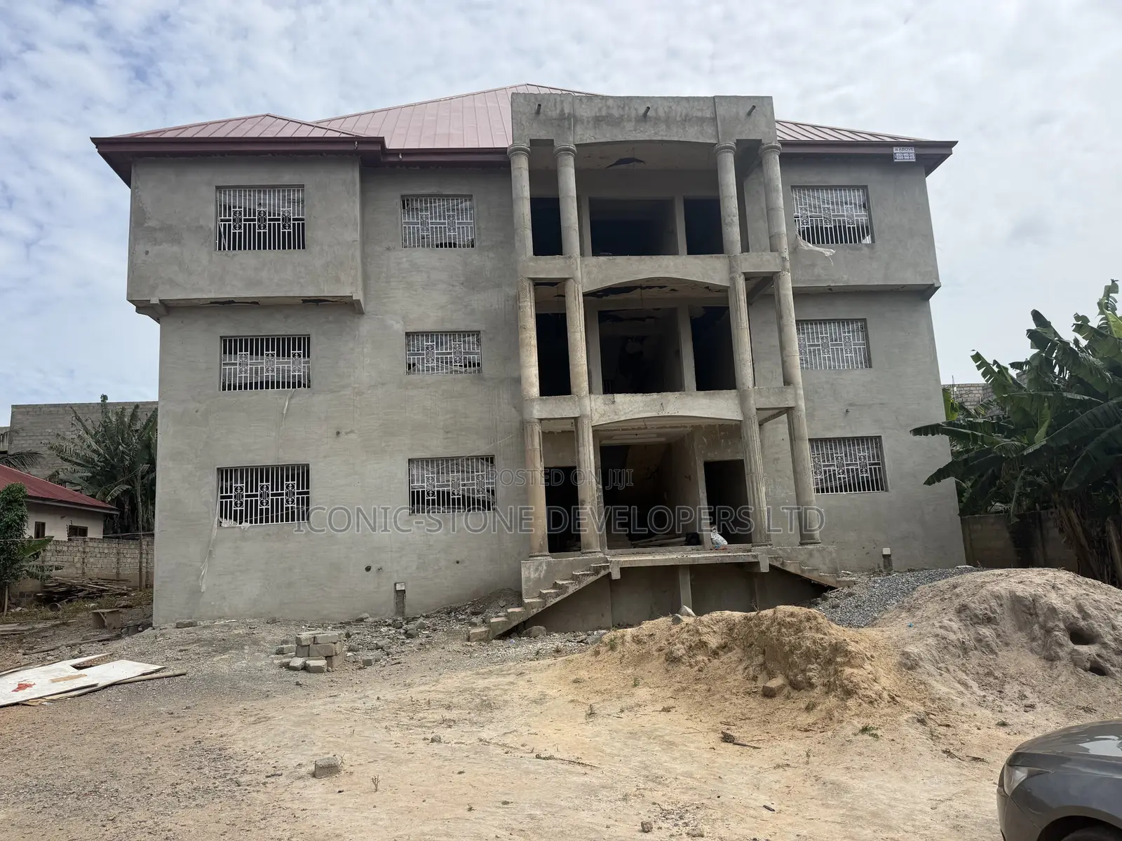 18bdrm Apartment in Abokobi for sale