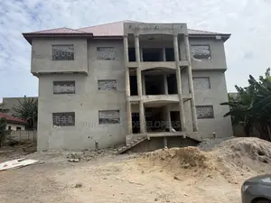 18bdrm Apartment in Abokobi for sale